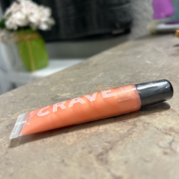 AVON lip gloss - Picture 2 of 3